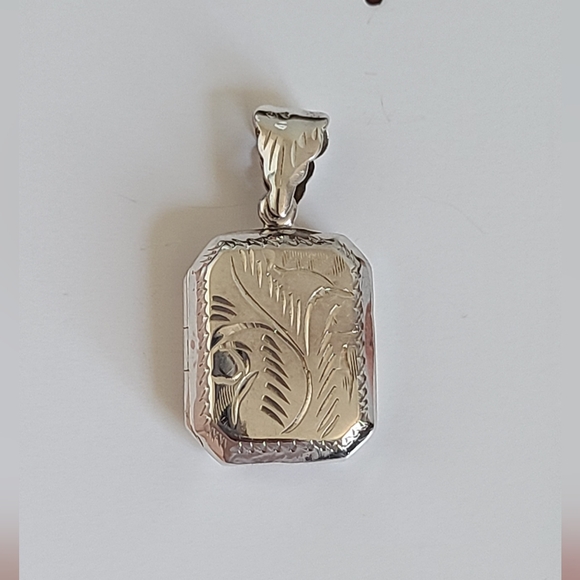 Vintage Chunky Square Sterling Silver Filigree Engraved Floral Locket Pendant - Picture 13 of 13